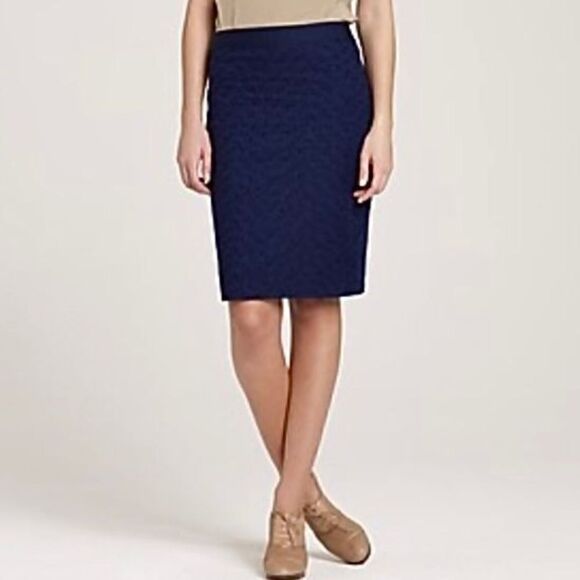 J Crew The Pencil Skirt Navy Eyelet Size 0 - Picture 2 of 9
